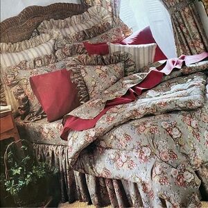 Ralph Lauren Charlotte full dust ruffle bed skirt